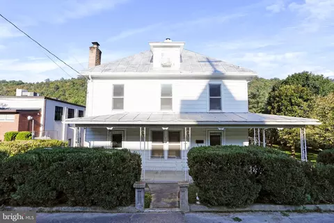 265 Harrison Ave, Berkeley Springs, WV 25411