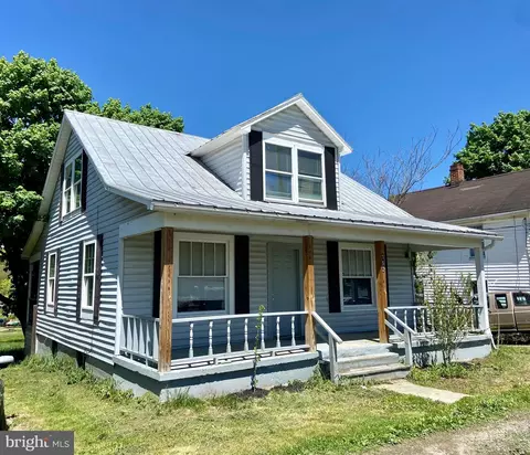 357 Hammond St, Great Cacapon, WV 25422