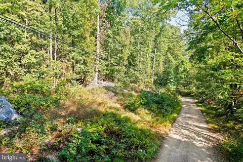300 Short Mountain Ln, Hedgesville, WV 25427