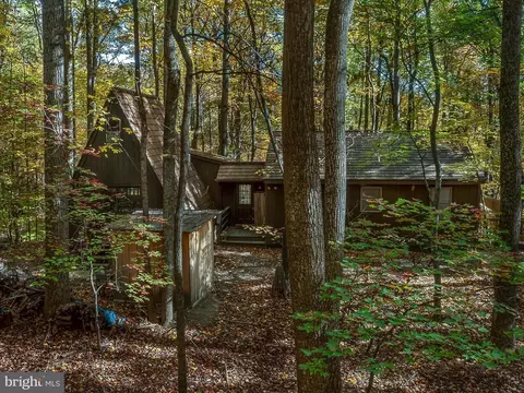 532 Happy Valley Cir, Berkeley Springs, WV 25411