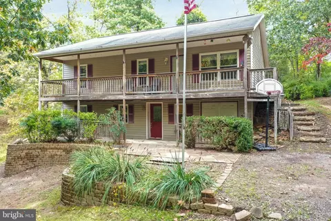 96 Edge Of The Woods Ln, Hedgesville, WV 25427