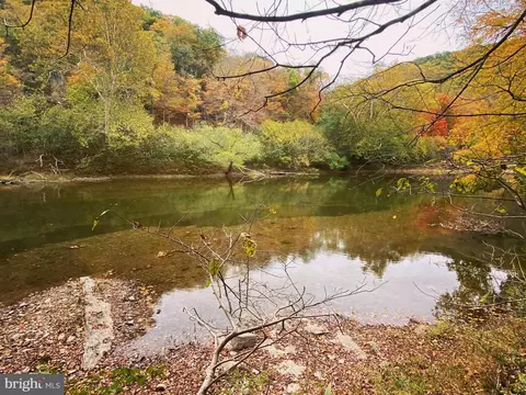 Lindsay Lane, Great Cacapon, WV 25422
