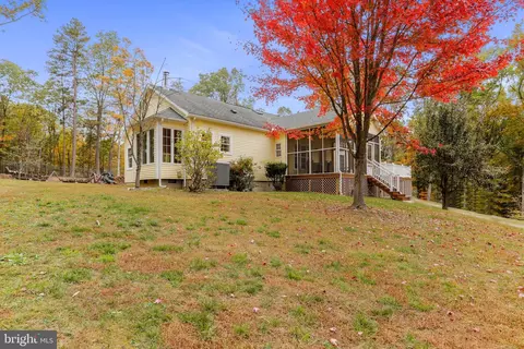 738 Beeman Ln, Berkeley Springs, WV 25411