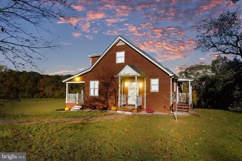 4942 Johnsons Mill Rd, Berkeley Springs, WV 25411