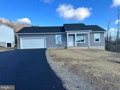 Andrew Court, Berkeley Springs, WV 25411