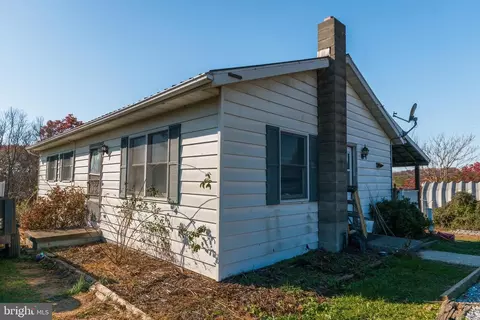 11 Azalea Ct, Berkeley Springs, WV 25411