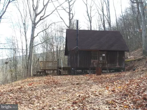 435 Bottom Rd, Great Cacapon, WV 25422