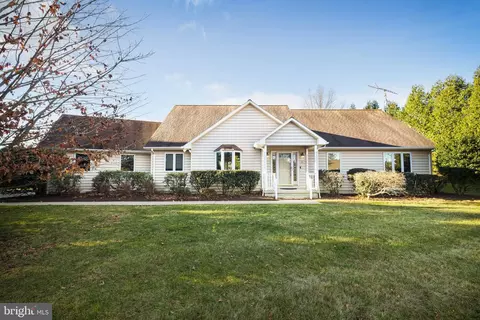 168 Dawson Farm Ln, Berkeley Springs, WV 25411