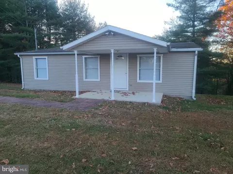 831 Longview Dr, Berkeley Springs, WV 25411