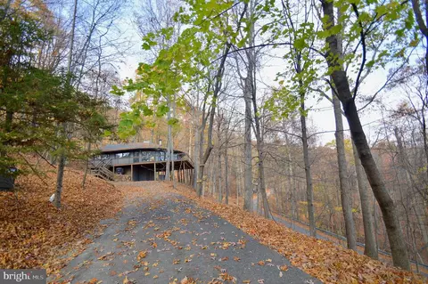 80 Warblers Way, Berkeley Springs, WV 25411