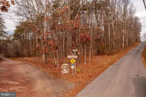 54 Equestrian Ln, Hedgesville, WV 25427