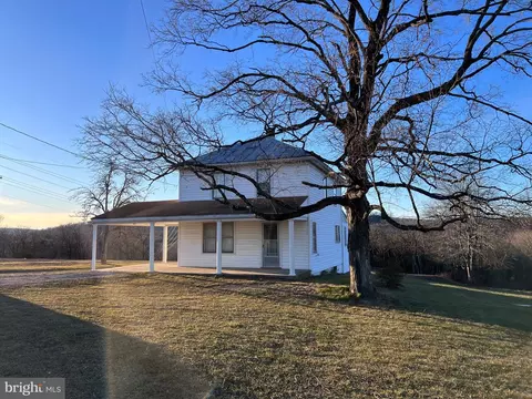 571 Fairview Dr, Berkeley Springs, WV 25411