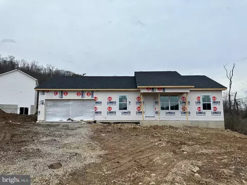 Andrew Court, Berkeley Springs, WV 25411