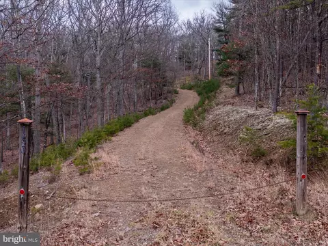 153 Hawk Ridge Trl, Berkeley Springs, WV 25411