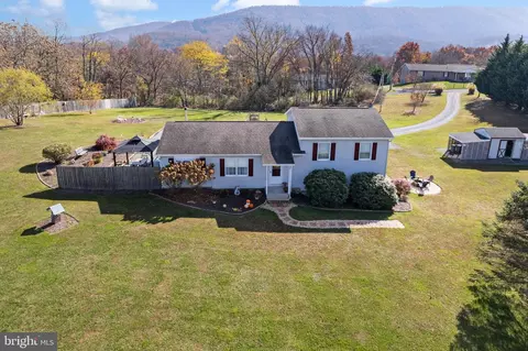 53 Rainbow Hill Ct, Berkeley Springs, WV 25411