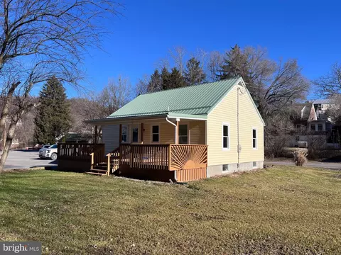 38 Biser St, Berkeley Springs, WV 25411 photo 6