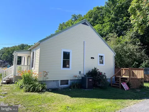 38 Biser St, Berkeley Springs, WV 25411 photo 3