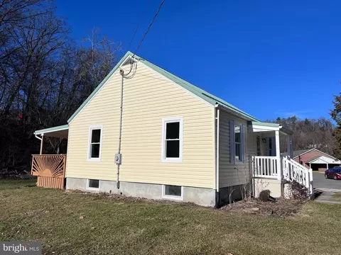 38 Biser St, Berkeley Springs, WV 25411 photo 4