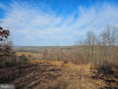 60 Needham Ln, Berkeley Springs, WV 25411