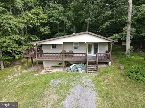 233 Gokey Ln, Great Cacapon, WV 25422