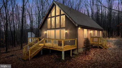 369 Shady Brook Dr, Berkeley Springs, WV 25411