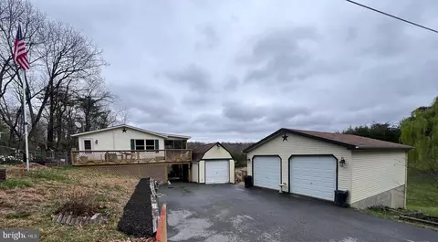 1253 Apple Orchard Cir, Berkeley Springs, WV 25411