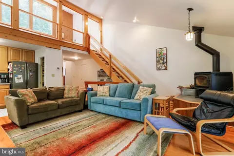 Living - 18 Whipporwill Ct, Berkeley Springs, WV 25411 photo 2 of 9