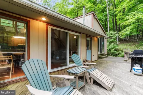 Exterior - 18 Whipporwill Ct, Berkeley Springs, WV 25411 photo 4 of 10