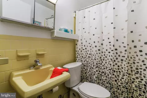 Bath - 18 Whipporwill Ct, Berkeley Springs, WV 25411 photo 4 of 4