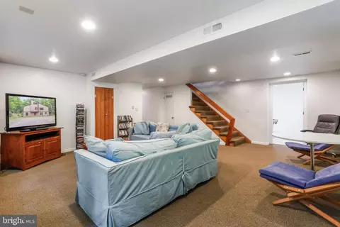 Living - 18 Whipporwill Ct, Berkeley Springs, WV 25411 photo 8 of 9