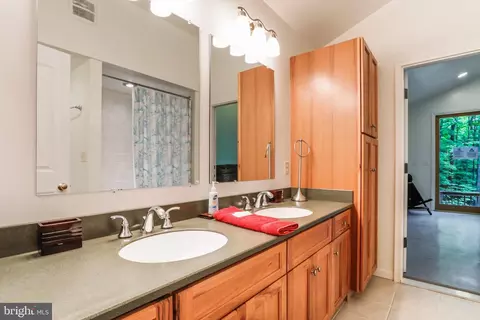 Bath - 18 Whipporwill Ct, Berkeley Springs, WV 25411 photo 1 of 4
