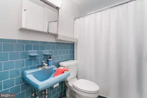Bath - 18 Whipporwill Ct, Berkeley Springs, WV 25411 photo 3 of 4