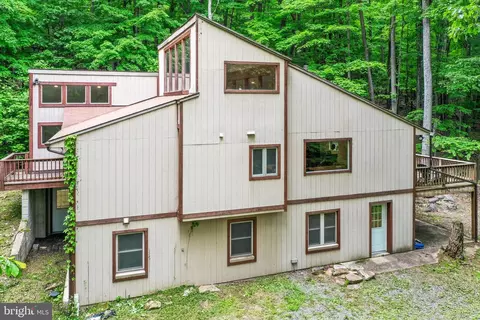 Exterior - 18 Whipporwill Ct, Berkeley Springs, WV 25411 photo 9 of 10