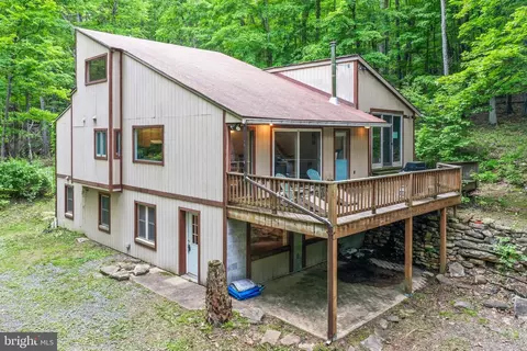18 Whipporwill Ct, Berkeley Springs, WV 25411
