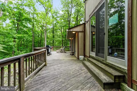 Exterior - 18 Whipporwill Ct, Berkeley Springs, WV 25411 photo 5 of 10