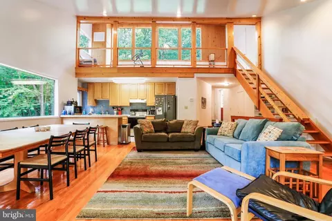 Living - 18 Whipporwill Ct, Berkeley Springs, WV 25411 photo 1 of 9
