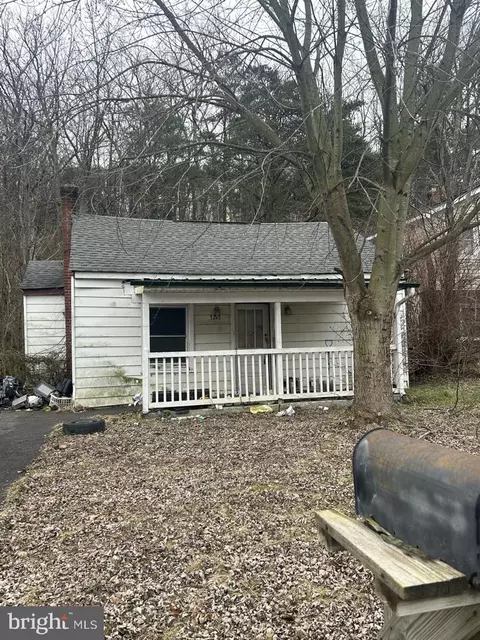 3273 Valley Rd, Berkeley Springs, WV 25411
