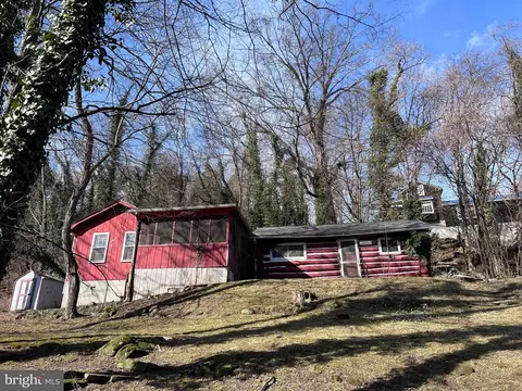 272 Cornelius Ave, Berkeley Springs, WV 25411