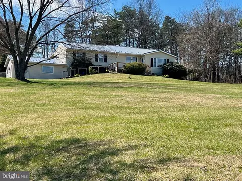 62 Spiceberry Ln, Berkeley Springs, WV 25411