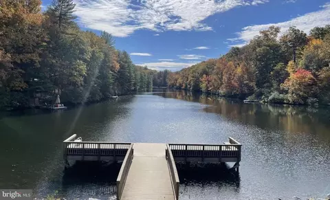 406 Featherbed Ln, Hedgesville, WV 25427