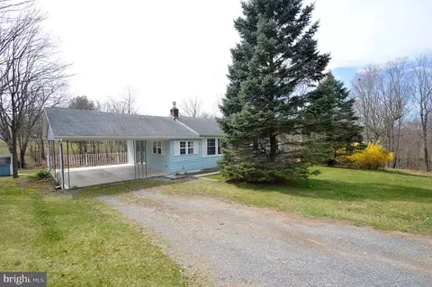 301 Funk Ln, Berkeley Springs, WV 25411