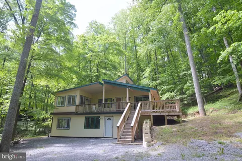 61 Dogwood Ln, Berkeley Springs, WV 25411