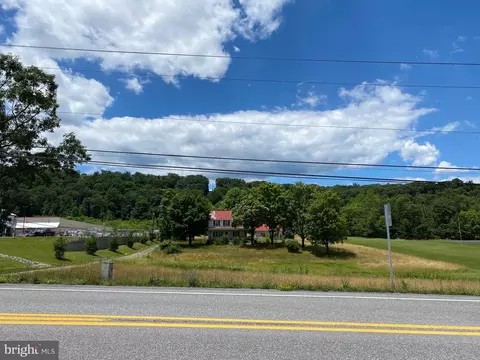 58 Kyne Ln, Berkeley Springs, WV 25411