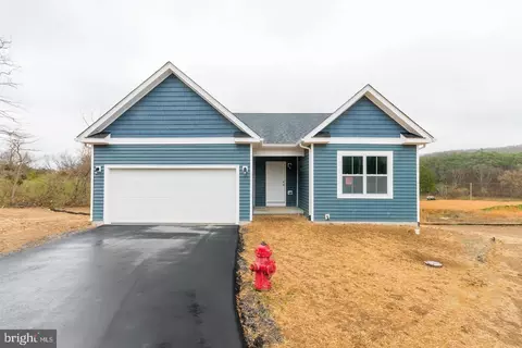 20 Dee Dee Ct, Berkeley Springs, WV 25411