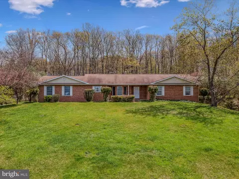 1354 Martinsburg Rd, Berkeley Springs, WV 25411