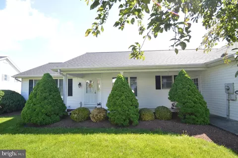 40 Garden Dr, Berkeley Springs, WV 25411
