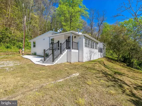 236 John St, Berkeley Springs, WV 25411