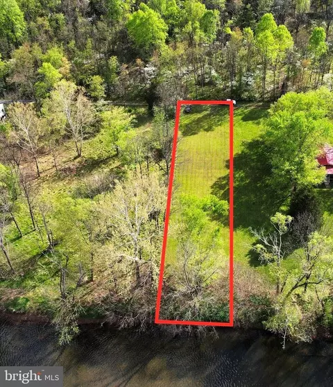 7 Wiggins Run Road, Great Cacapon, WV 25422