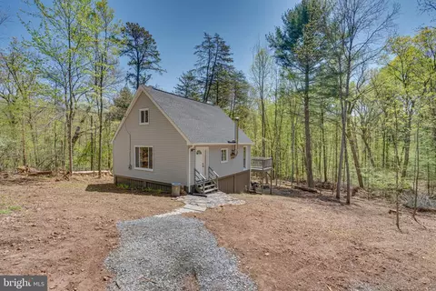 68 Buckskin Ln, Berkeley Springs, WV 25411