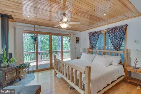 26 Old Mill Manor Pl, Berkeley Springs, WV 25411